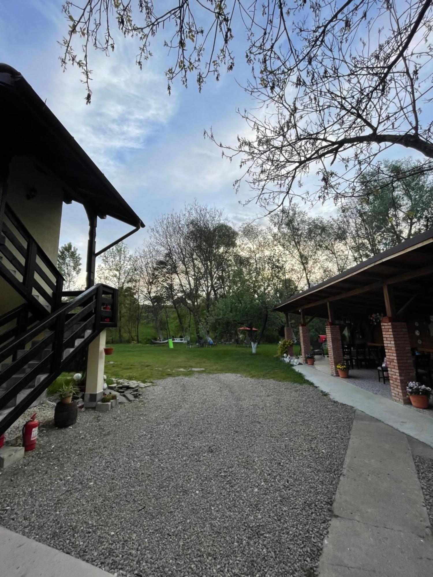 Pensiunea Casa Godja Văleni Exteriér fotografie